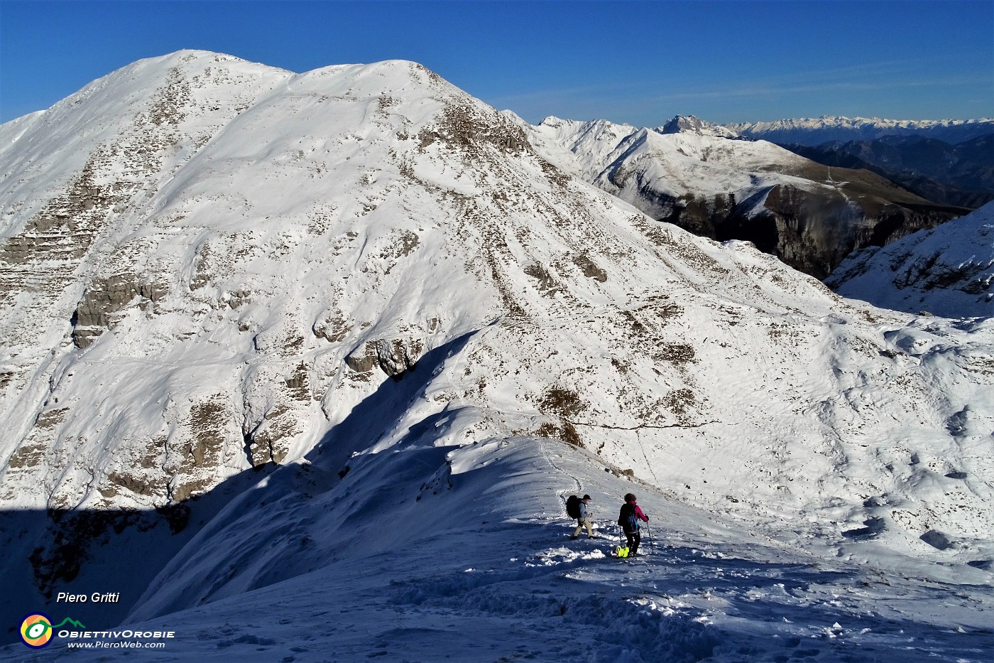 60 In discesa con attenzione alla Bocchetta di Cima Grem.JPG -                                